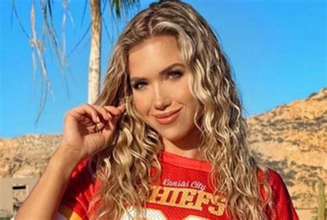 Chiefs heiress Gracie Hunt shows off her rock